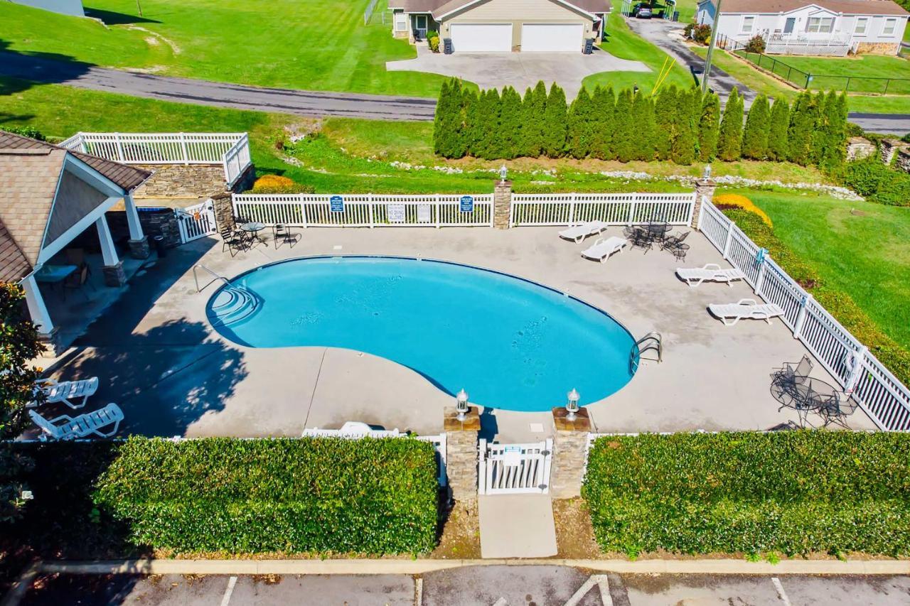 Home With Community Pool - 2 Miles To The Island! Pigeon Forge Exterior foto