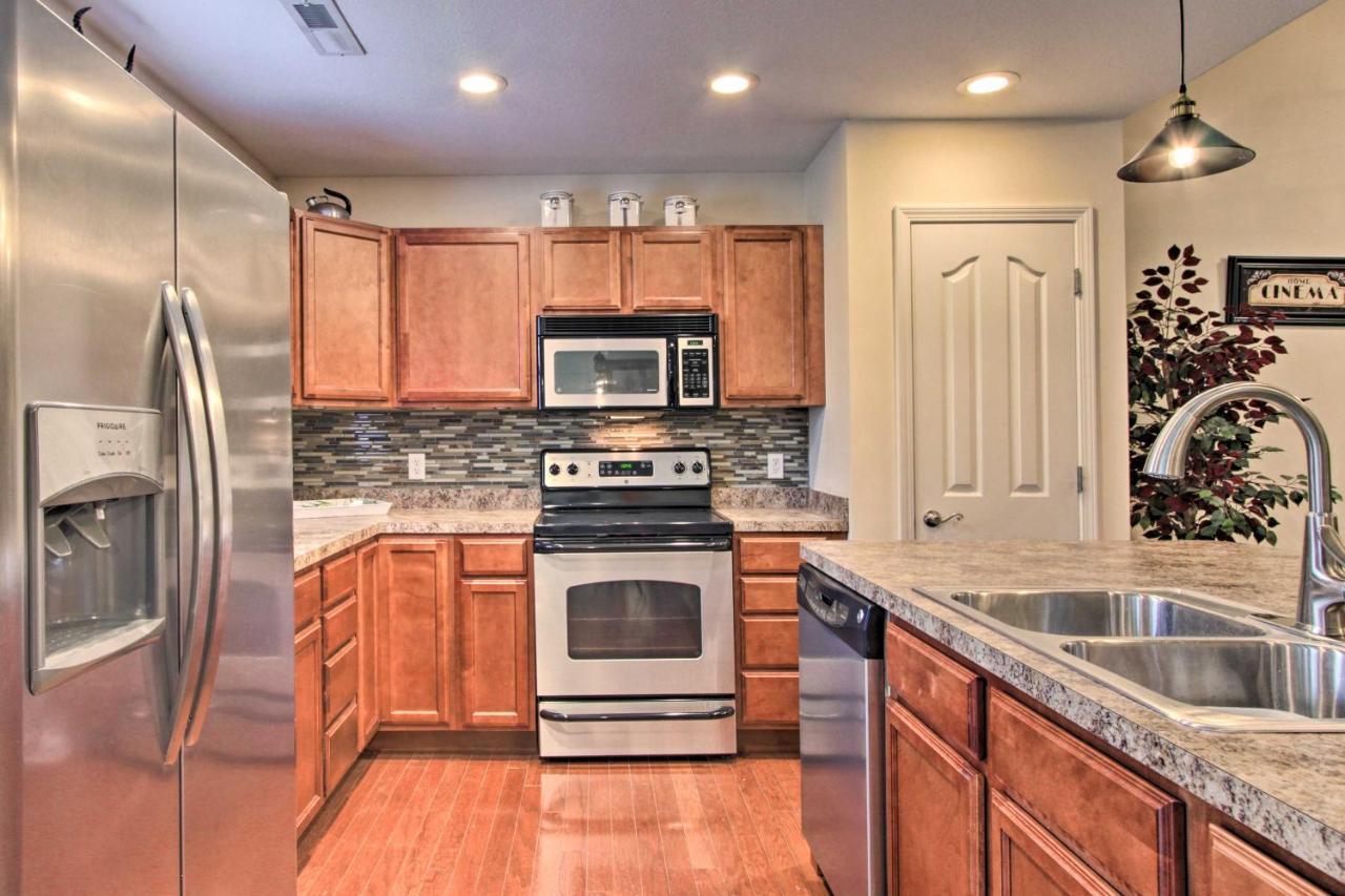 Home With Community Pool - 2 Miles To The Island! Pigeon Forge Exterior foto