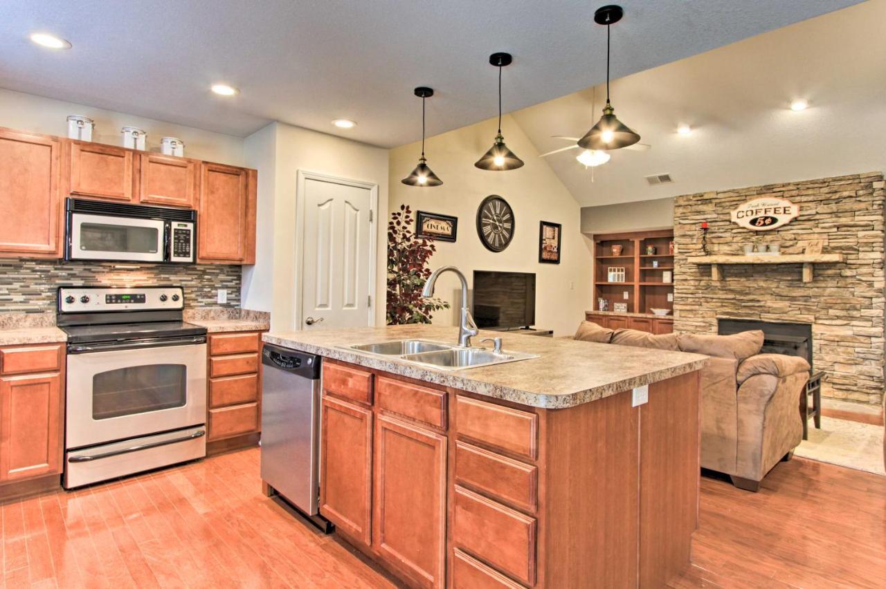 Home With Community Pool - 2 Miles To The Island! Pigeon Forge Exterior foto